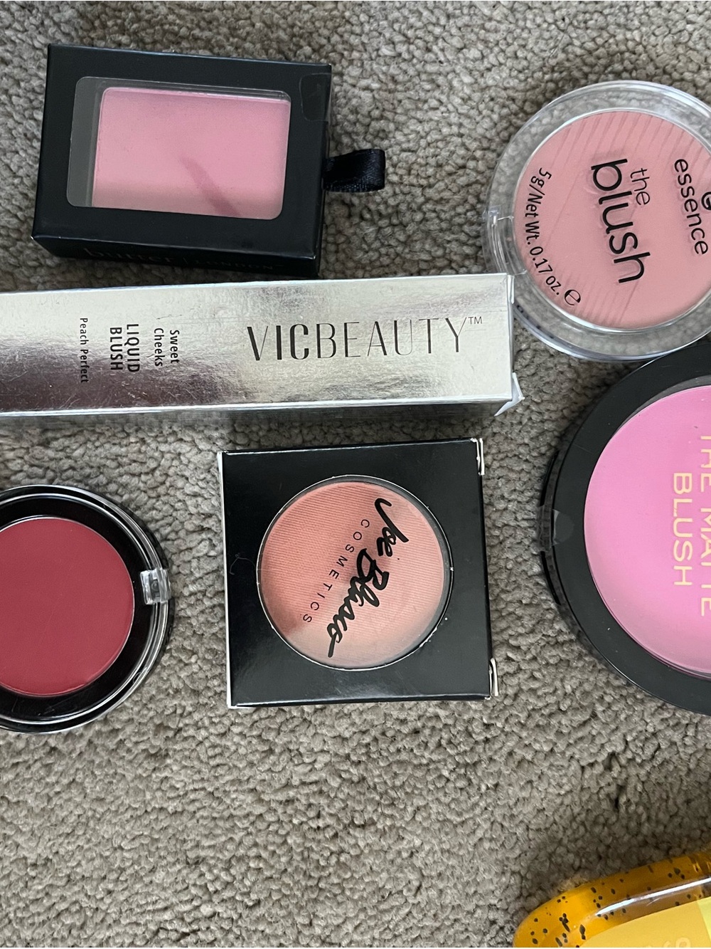 50 piece bundle mixed makeup - Picture 3 of 5